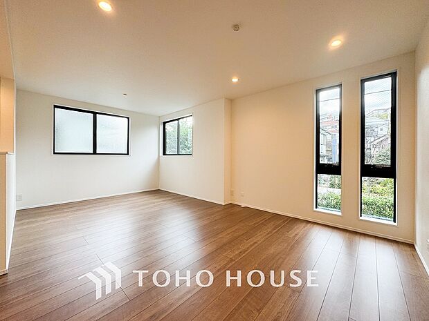 落ち着いた雰囲気に包まれた伸びやかな空間で、ゆったりと家族団らんの時間を過ごせます。