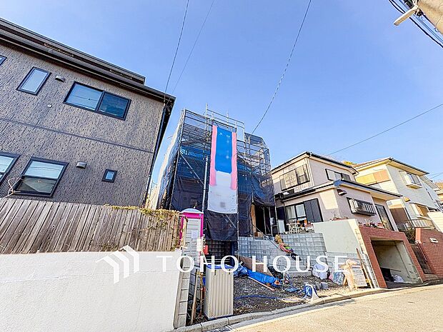 時代の流れに惑わされないシックなカラートーンで街並みに溶け込む外観。