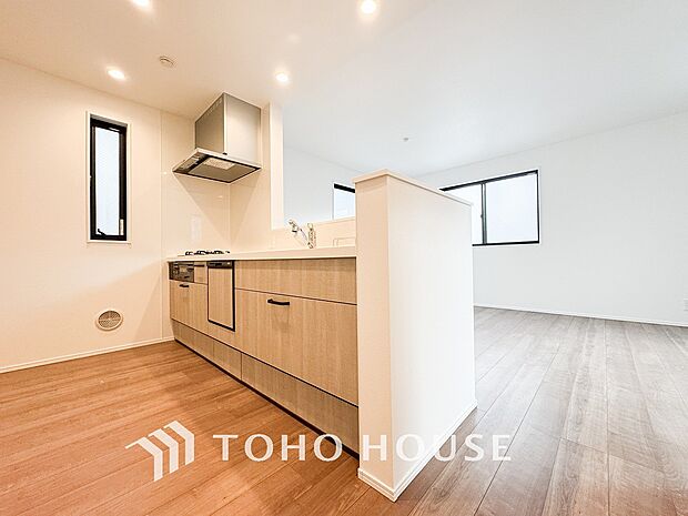 落ち着いた雰囲気に包まれた伸びやかな空間で、ゆったりと家族団らんの時間を過ごせます。