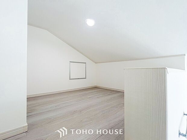 広々したロフトは多目的に使える便利な空間。