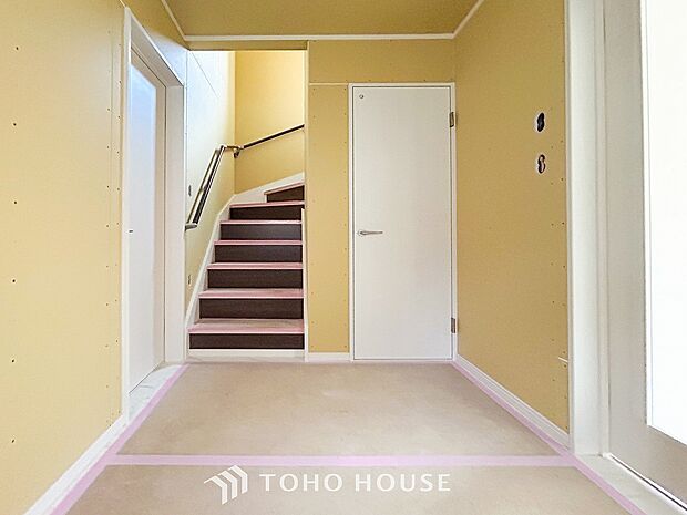 やわらかな陽射しがふりそそぎ、ゆったりした時間が流れる室内。