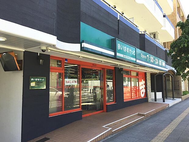 駅から国道16号方面へ帰宅する方の立寄りスポットとなっており、夜遅くまで賑わっています。