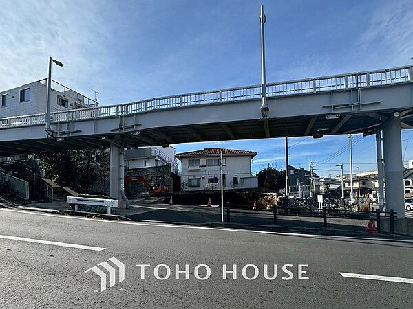 閑静な住宅街の一角、ひと時のくつろぎが生まれ、ゆっくりと愛着が育まれていきます。