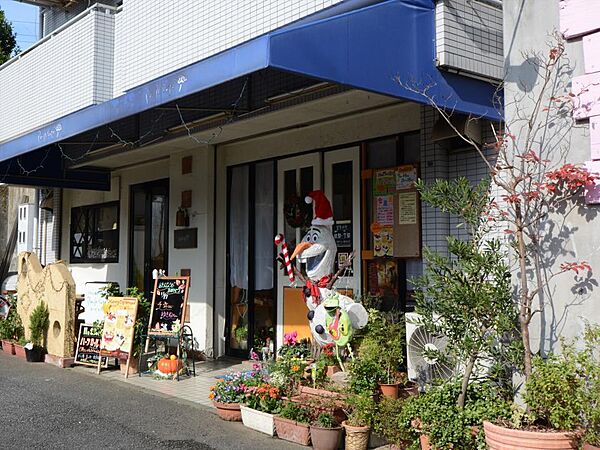 種類豊富なケーキや焼き菓子・季節のものも取り入れたものなど、色々楽しめる地元で愛されているお店です。