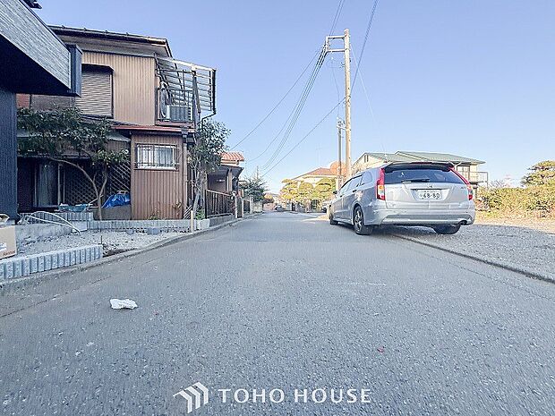 落ち着きのある閑静な住宅街に佇む邸宅。きっとここからご家族のかけがえのない想い出が作られることでしょう。