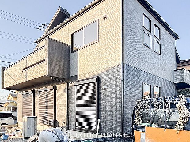 閑静な住宅街の陽当りに恵まれた土地。たくさんの想いが美しいカタチに彩られます。