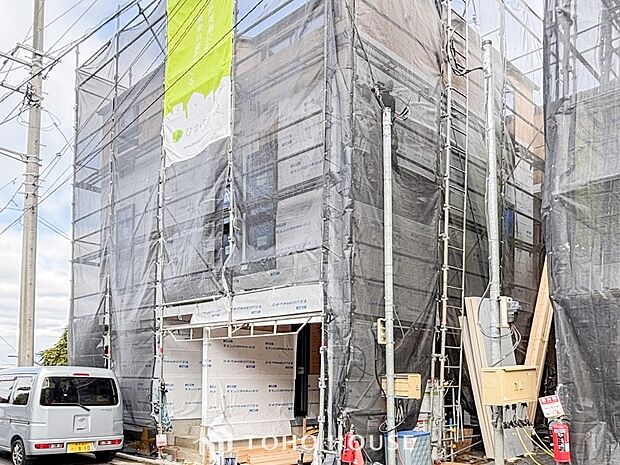 住む人や訪れる人やさしくエスコートする玄関アプローチ。