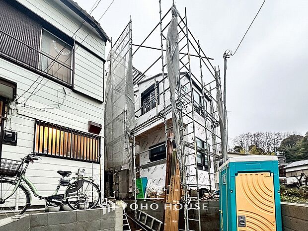 閑静な住宅街の一角、ひと時のくつろぎが生まれ、ゆっくりと愛着が育まれていきます。