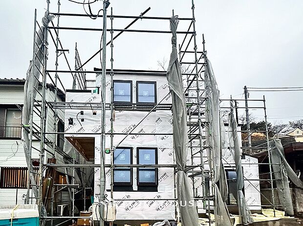 住む人を映し出す洗練された佇まいは、いつまでも輝き続けながらいつしか街の風景に溶け込んでいきます。