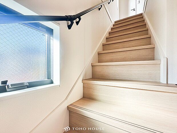 階段にはお子様やお年寄りに安心な手すりをご用意。