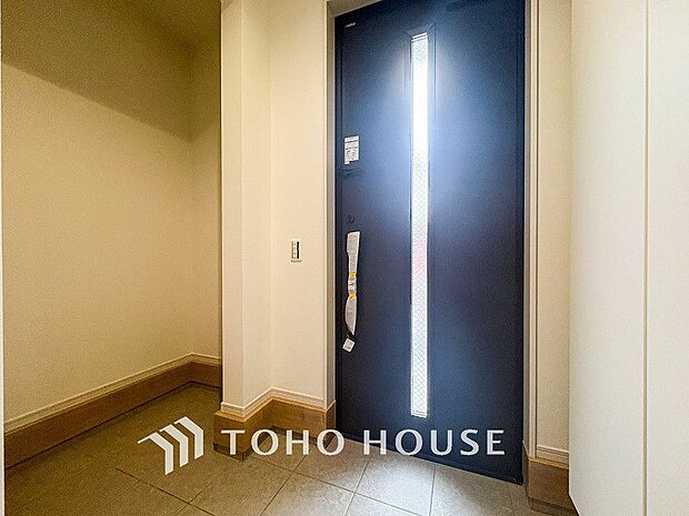 居住者の帰り、訪れる方を優しく迎えてくれる玄関です。