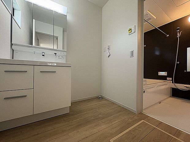 ご家族の1日が始まり、1日の終わりを締めくくる洗面空間。