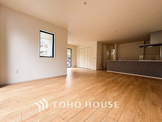 忙しい朝でも、しっかり家族が揃って食事をして頂けるゆとりある大きさのダイニングスペース。