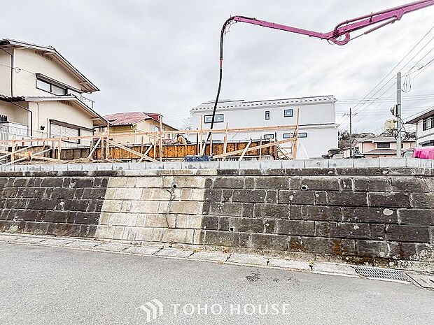 閑静な住宅街の一角、ひと時のくつろぎが生まれ、ゆっくりと愛着が育まれていきます。
