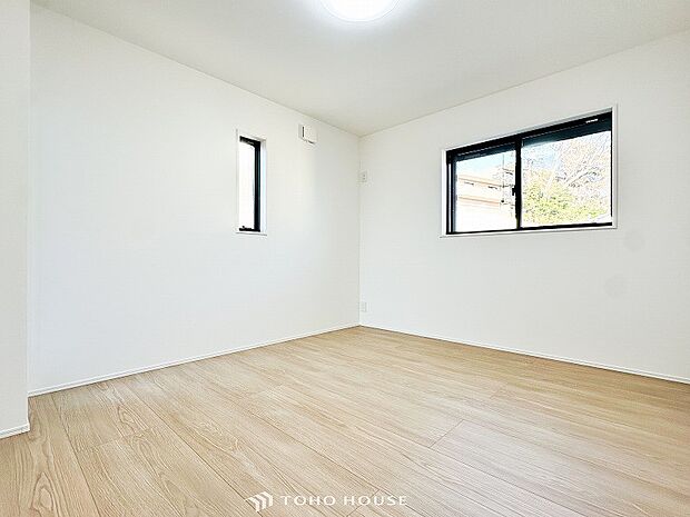 一日の疲れをいやしてくれる主寝室。自分時間を快適に過ごすプライベートルーム。