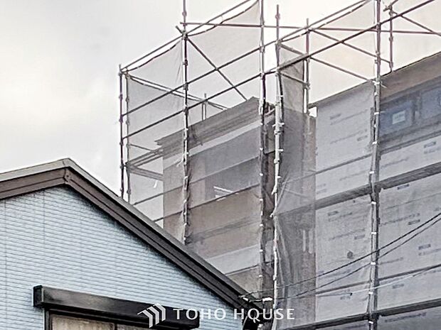 閑静な住宅街の一角、ひと時のくつろぎが生まれ、ゆっくりと愛着が育まれていきます。