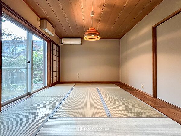 来客時や一息つきたいときなどに利用できる用途多様な空間です。