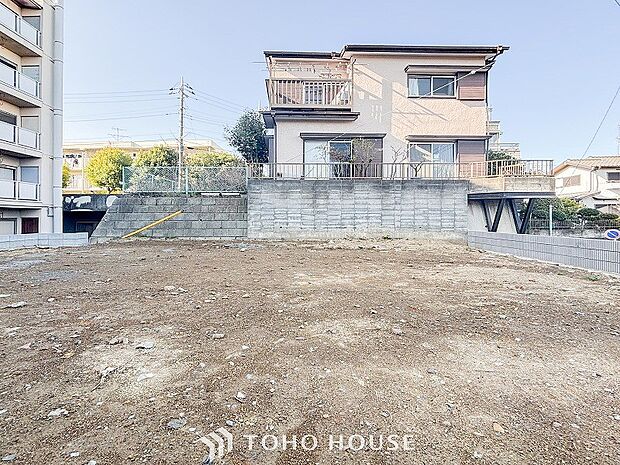 閑静な住宅街の一角、ひと時のくつろぎが生まれ、ゆっくりと愛着が育まれていきます。