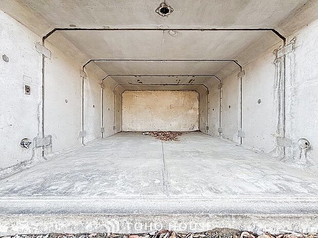 大切なお車を雨や風から守ってくれる地下車庫付です。