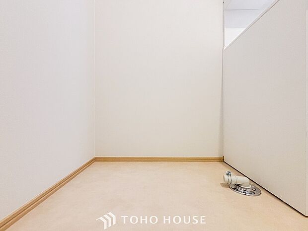 洗濯機を配置しても十分なスペースを確保しております。