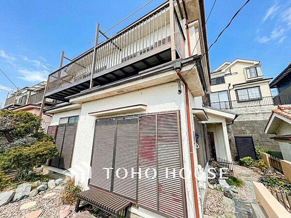風を感じ青い空から太陽の恵みを感じる温もり溢れる佇まい。