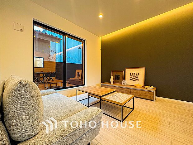 落ち着いた雰囲気に包まれた伸びやかな空間で、ゆったりと家族団らんの時間を過ごせます。