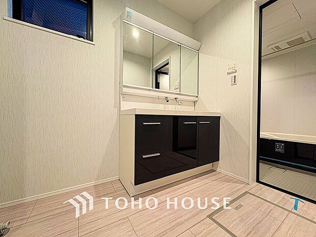 清潔感のあるプライベート空間は、身だしなみチェックや肌のお手入れに最適です。