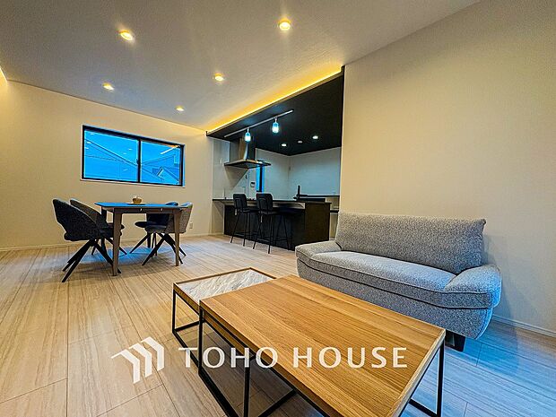 開放感あるリビングダイニング。ご家族とのんびりしたひと時を過ごせますね。