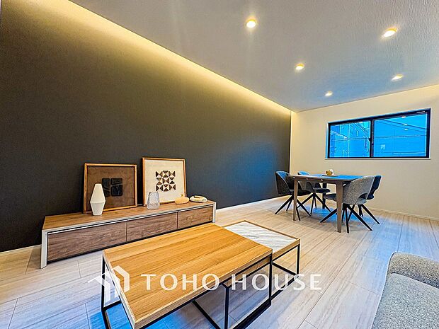 光と風があふれる開放的なリビングダイニングには自然と家族みんなが集まってきます。