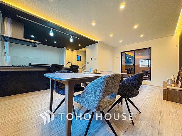 空気感という居心地の良いＢＧＭは、暮らしのステージを彩り、心のやすらぎと満足感を与えてくれます。