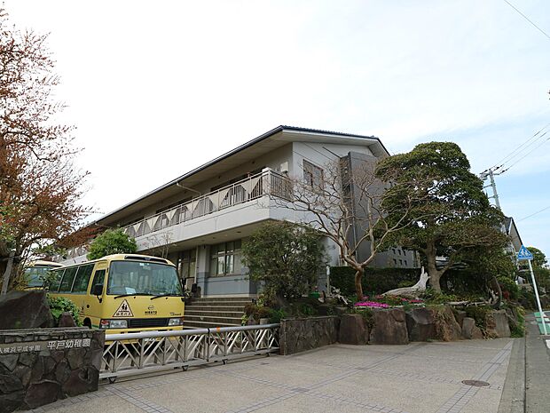 豊かな自然環境の中で植物や生き物、また人との触れ合いを大切にした保育を展開しています。