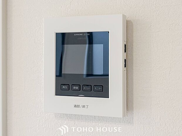誰が来てもわかる様にモニター付きインターホンを設置。快適と安らぎを合わせた優しい設計。