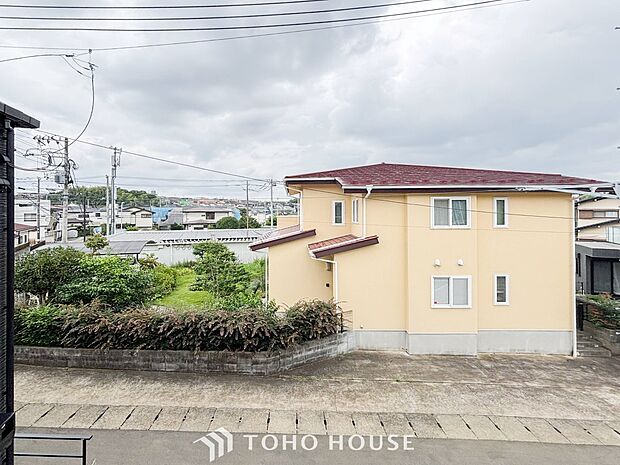 豊かな眺望にふさわしい空間には、通風・採光にも優れ、心地よい光と風があふれています。