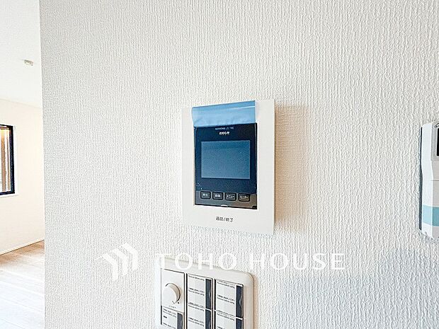 誰が来てもわかる様にモニター付きインターホンを設置。
