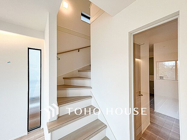 階段にはお子様やお年寄りに安心な手すりをご用意。