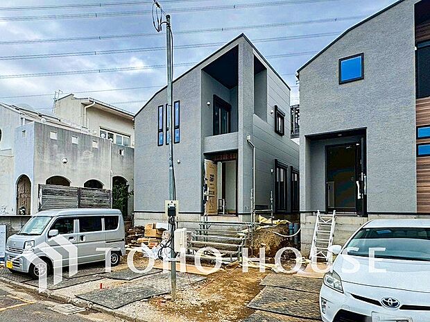 爽やかな青空の下に贅沢なほどに降り注ぐ陽光、豊かな居住性と、クオリティが見事に調和した住空間。