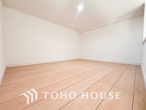 広々したロフトは多目的に使える便利な空間。