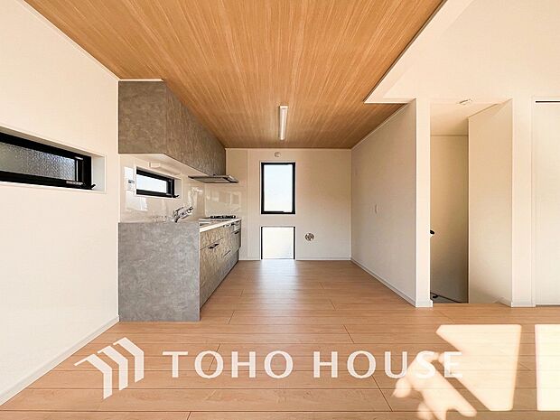 空気感という居心地の良いBGMは、暮らしのステージを彩り、心のやすらぎと満足感を与えてくれます。