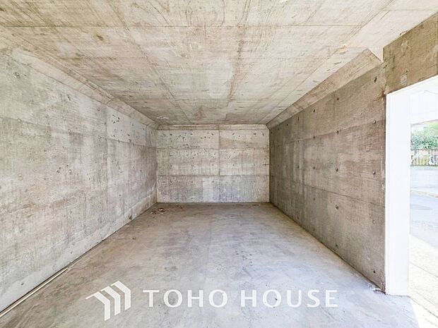 カースペースもゆとりある空間を保っています。