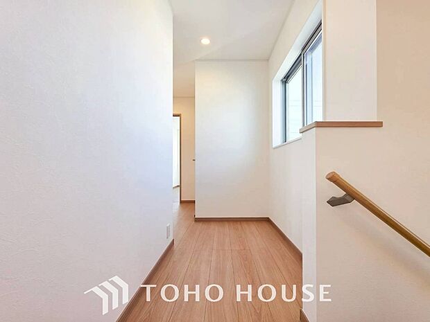 やわらかな陽射しがふりそそぎ、ゆったりした時間が流れる室内。