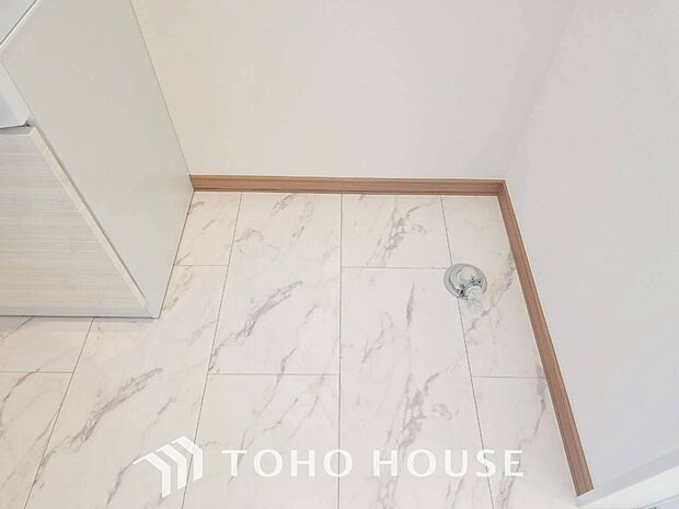 洗濯機を配置しても十分なスペースを確保しております。