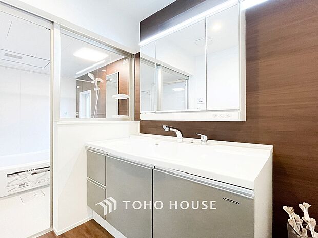 洗面台・洗面所十分な大きさの洗面台は、朝の慌ただしい時間でも余裕とゆとりを感じて頂けます。