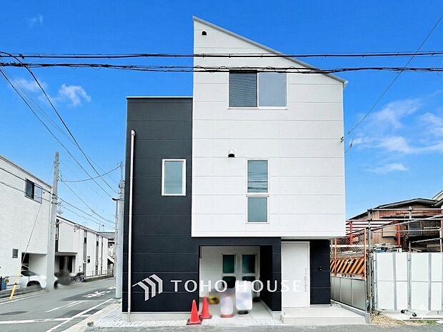 時代の流れに惑わされないシックなカラートーンで街並みに溶け込む外観。