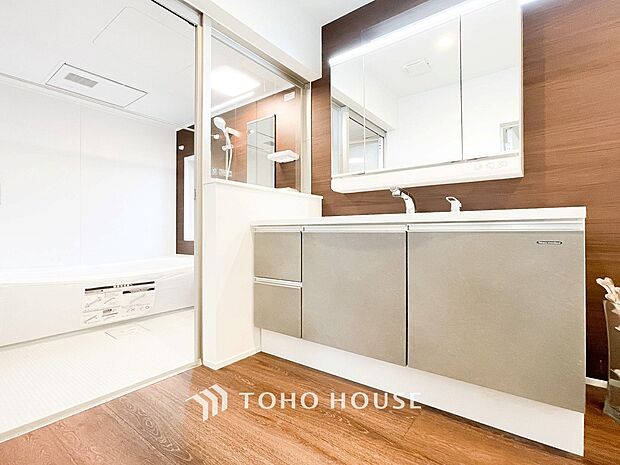 清潔感のあるプライベート空間は、身だしなみチェックや肌のお手入れに最適です。