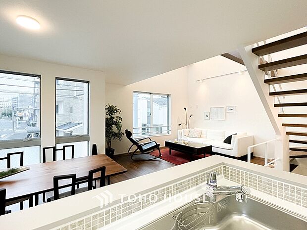 美味しいお料理も楽しいお喋りもキッチンを中心に広がります。