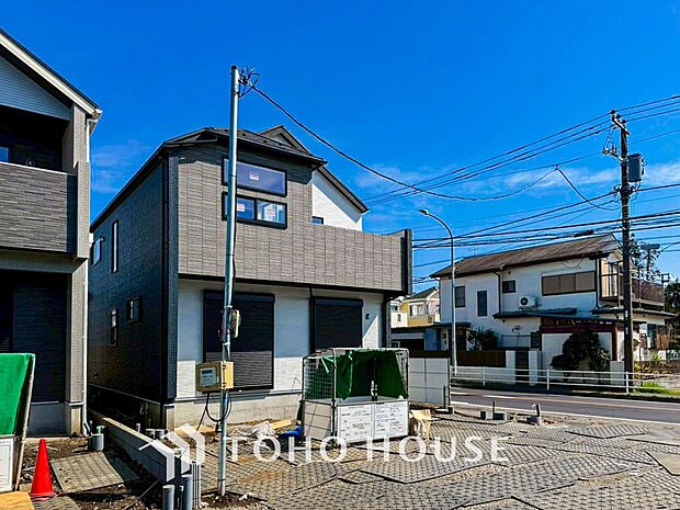 爽やかな青空の下に贅沢なほどに降り注ぐ陽光、豊かな居住性と、クオリティが見事に調和した住空間。