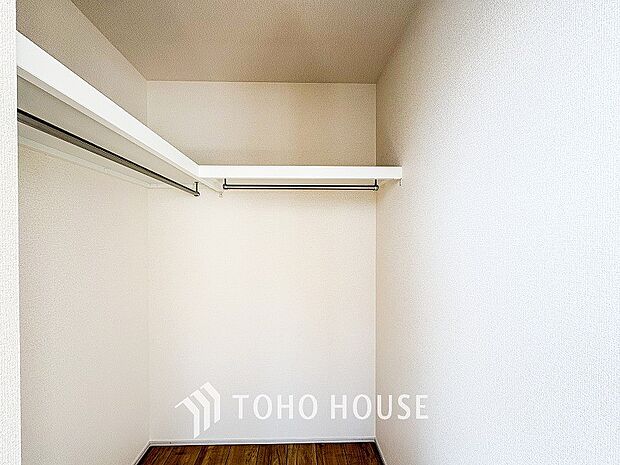 衣類だけでなく大きな荷物も収納でき、お部屋がすっきりします。