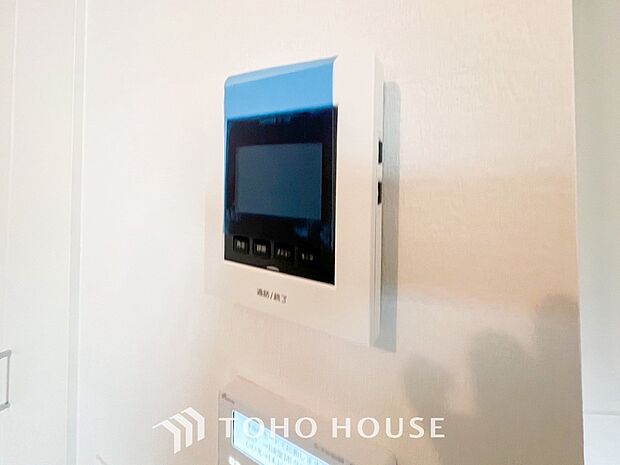 誰が来てもわかる様にモニター付きインターホンを設置。快適と安らぎを合わせた優しい設計。