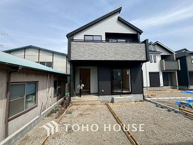 表現された空間は豊かな光と風を纏い、暮らしの時間を豊かにしてくれます。