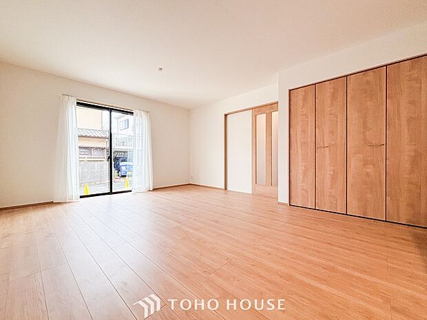 忙しい朝でも、しっかり家族が揃って食事をして頂けるゆとりある大きさのダイニングスペース。